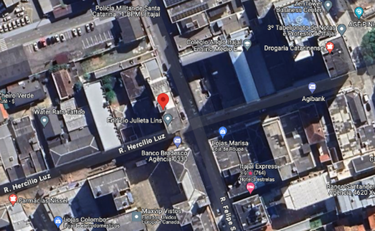 CONJUNTO COMERCIAL Nº17, LOCALIZADO NO 2º PAVIMENTO DO EDIFÍCIO JULIETA LINS, SITUADO NA ESQUINA DAS RUAS HERCILIO LUZ nº 338 E FELIPE SCHMIDT, COM ÁREA DE 33,66M², MATRICULADO SOB O Nº 34.057 DO 1º OFÍCIO DE REGISTRO DE IMÓVEIS DE ITAJAÍ/SC.