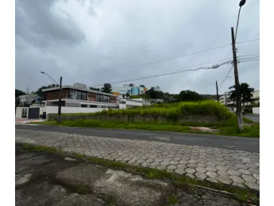 LOTE 001 - TERRENO NA VILLA DOS ENGENHEIROS II, LOCALIZADO NA RUA ELAINE CRISTINE MILANEZE, S/Nº, ESQUINA COM A RUA OSWALDO HULSE, NO BAIRRO PIO CORREA, EM CRICIÚMA/SC, PRÓXIMO AO SESC.
